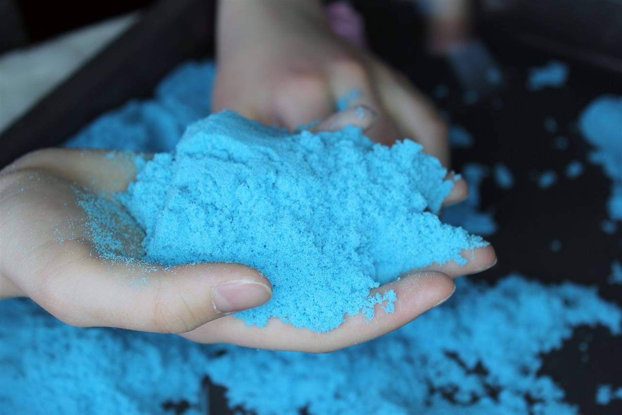 Køb Kinetic Sand hos Legebyen.dk